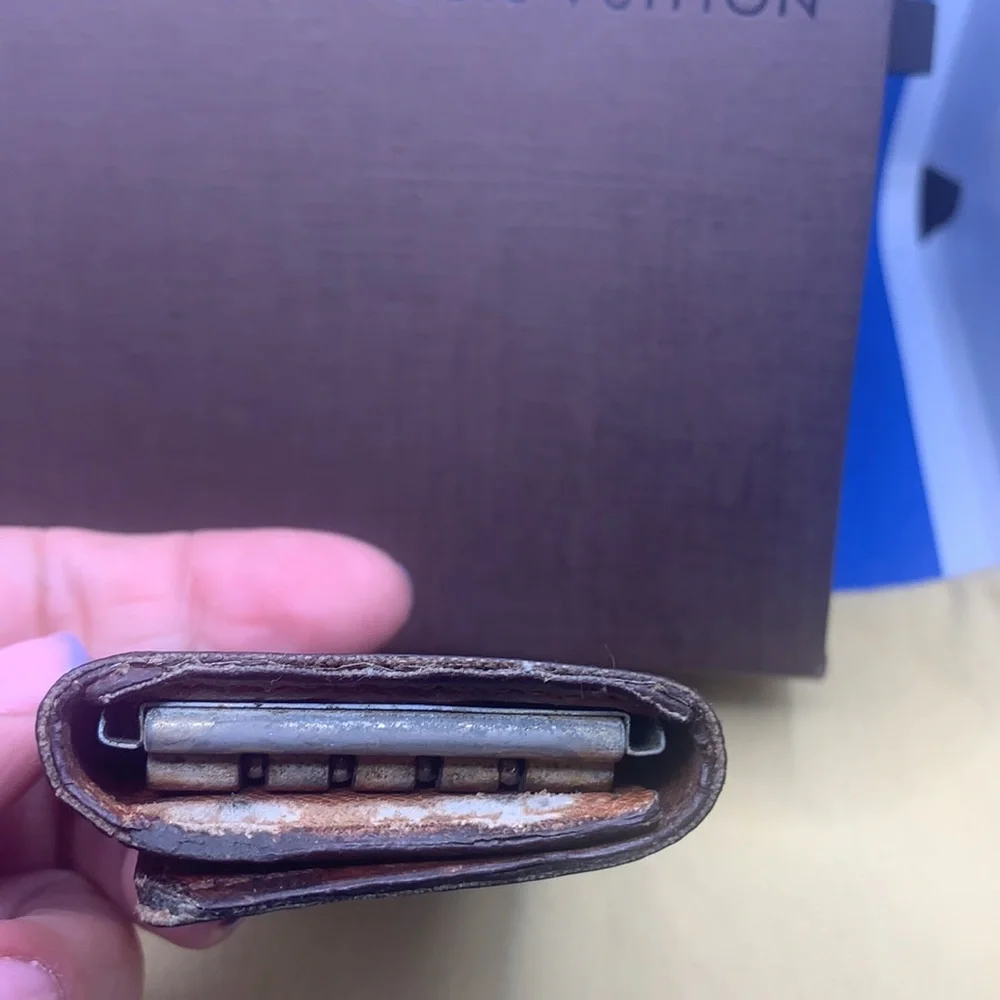 🤎 🤎 🤎 Louis Vuitton Monogram signature design LV Logo‎ 4 key holder 22